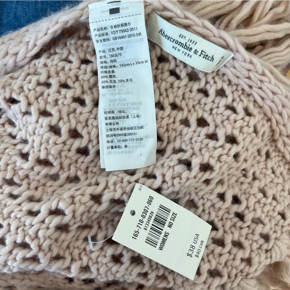 NWT Abercrombie and Fitch Light Pink Blush Knitted Fringe Scarf Long Wool Blend - Picture 2 of 8